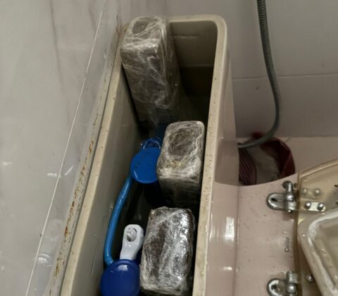 Imagem do post Homem é preso com 4kg de maconha no vaso sanitário