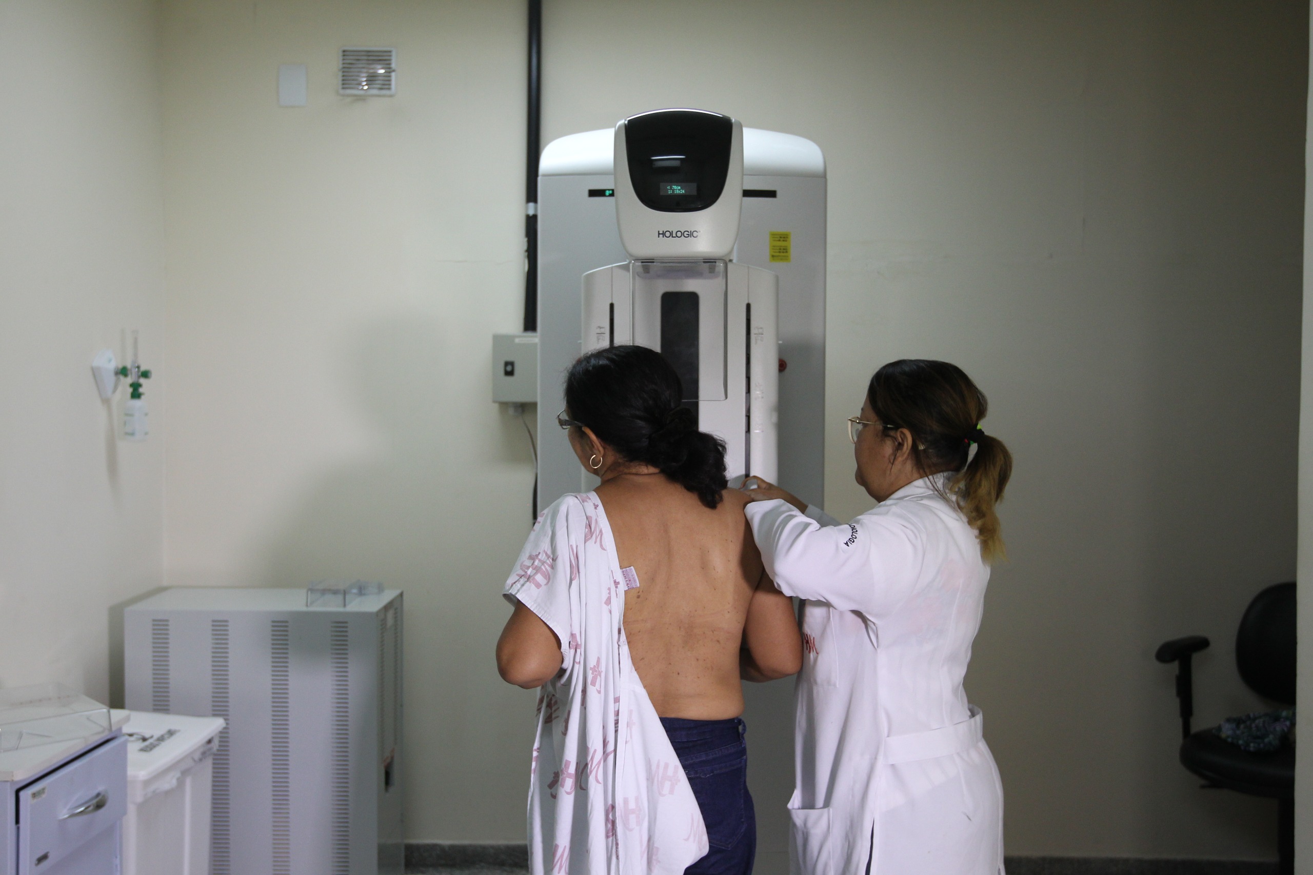 Outubro Rosa 2025: Governo da Bahia oferece 40 mil mamografias e intensifica combate ao câncer de mama