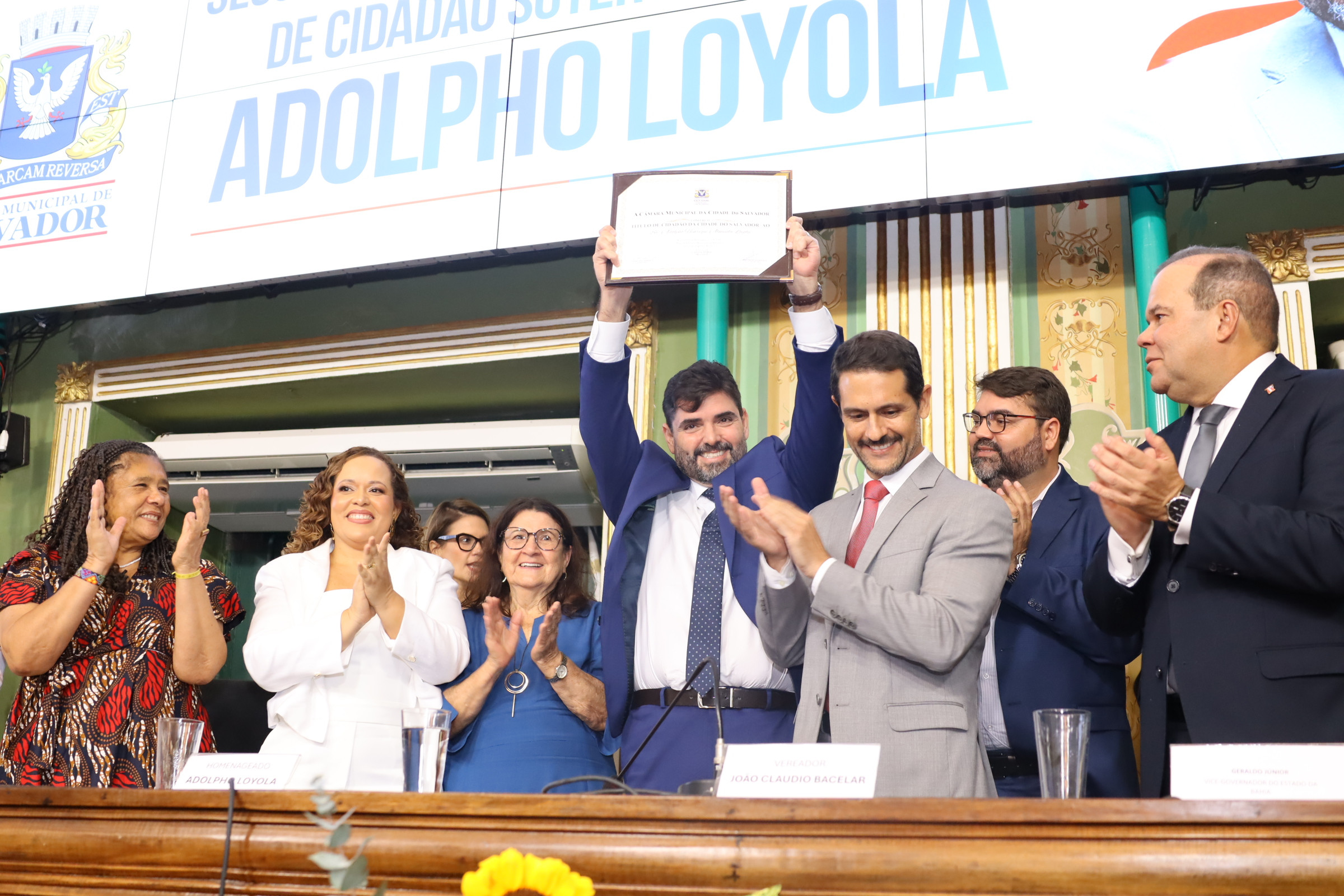 Adolpho Loyola ganha título em Salvador e faz discurso marcante