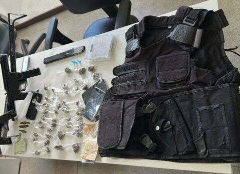 Imagem do post Polícia apreende metralhadoras e drogas em Camaçari