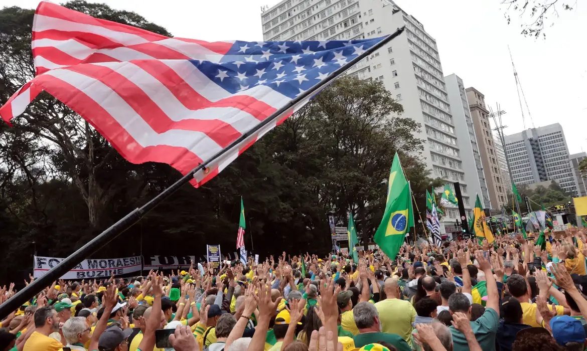 Rui Costa critica uso de bandeira estrangeira em ato do 7 de Setembro