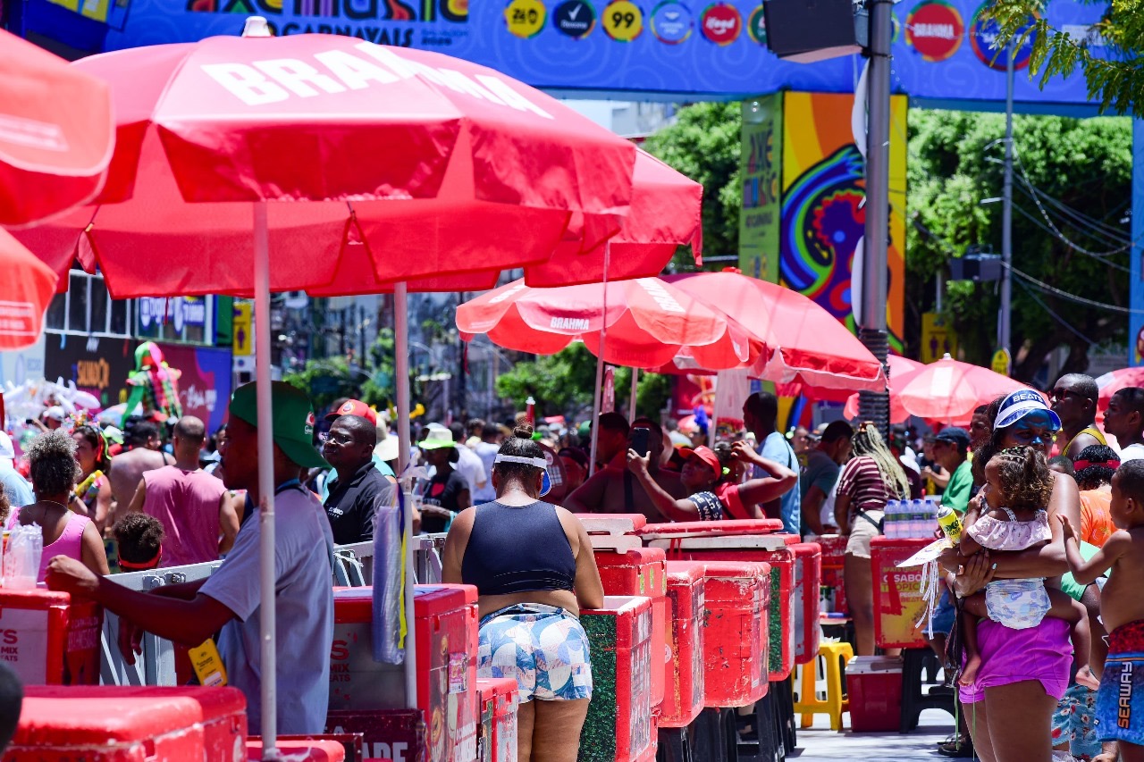 Saiba quando começa o cadastramento de ambulantes para trabalhar nas festas populares de Salvador