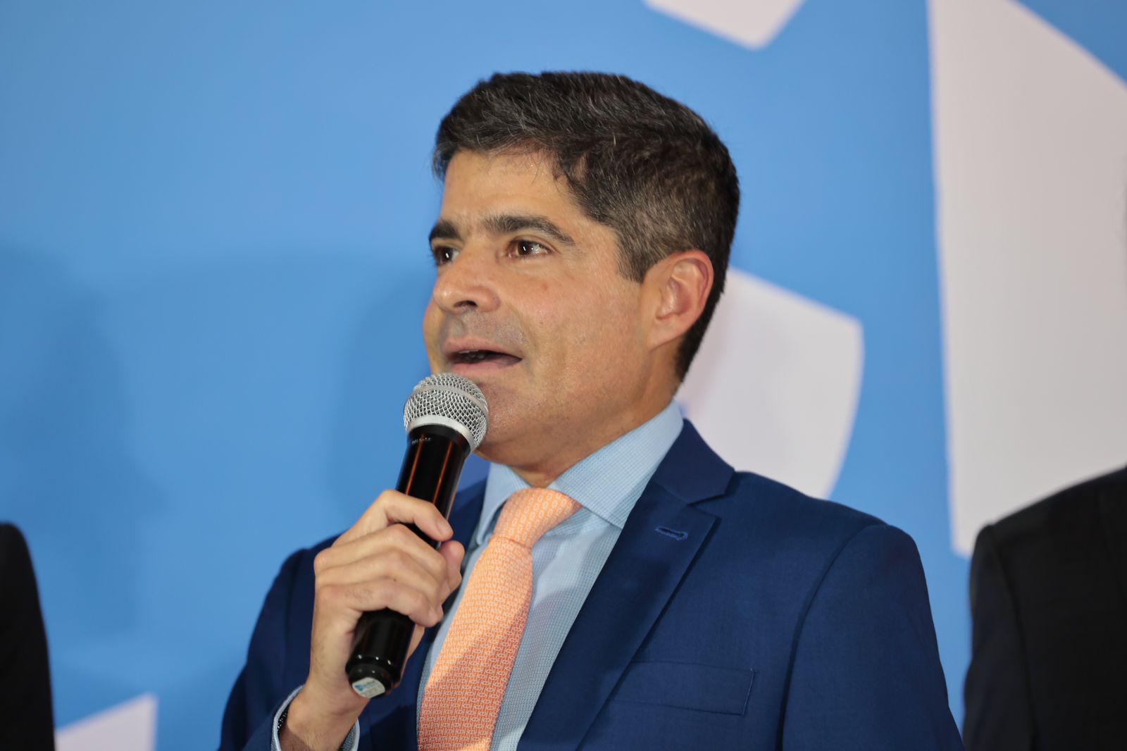 ACM Neto pode desistir de disputar o governo, diz jornal
