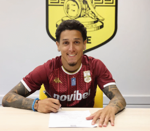 Imagem do post Elenco reforçado: Vitória fecha com atacante Kike Saverio, ex-jogador europeu