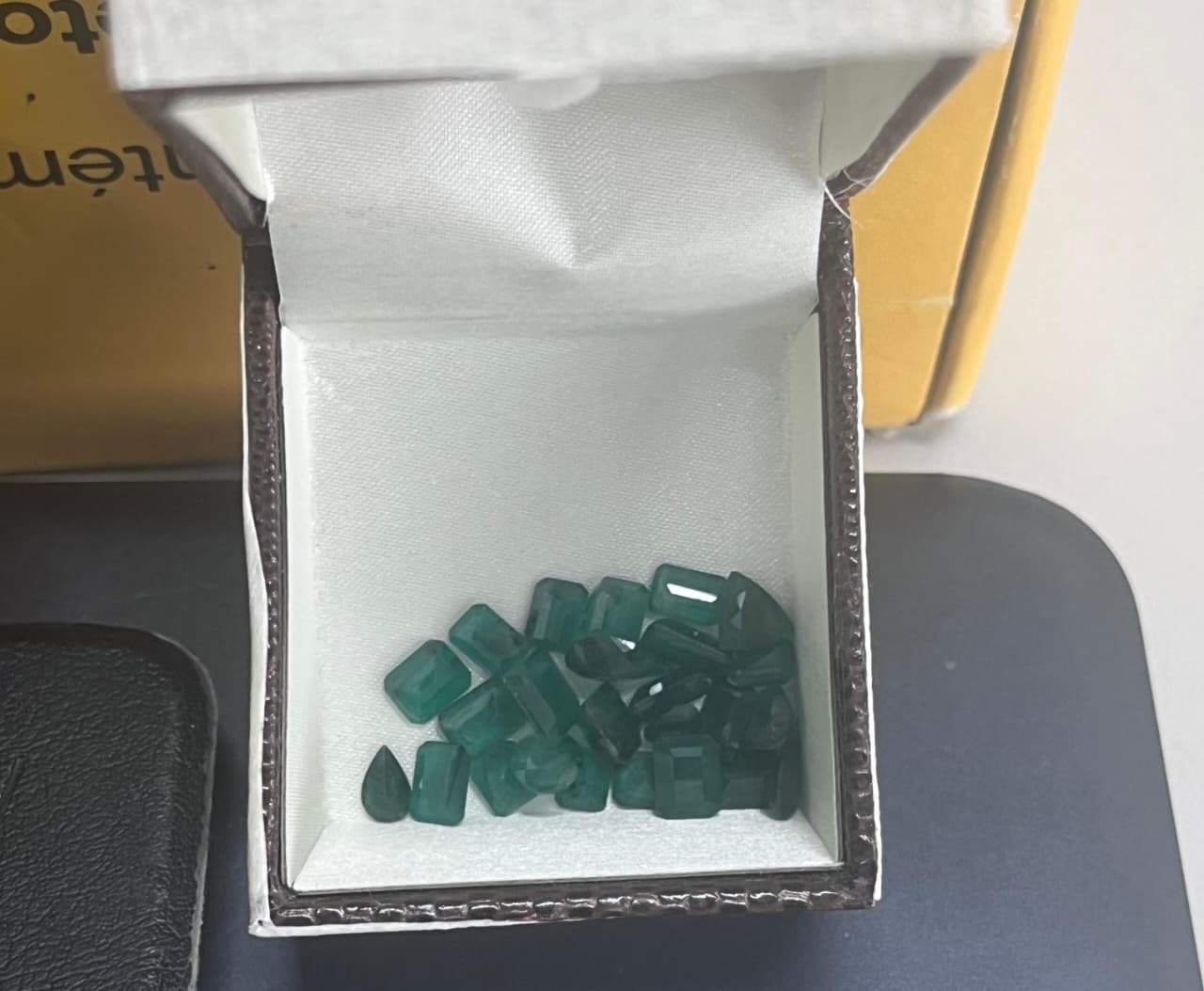 Influencer é flagrado com pedras furtadas em pousada