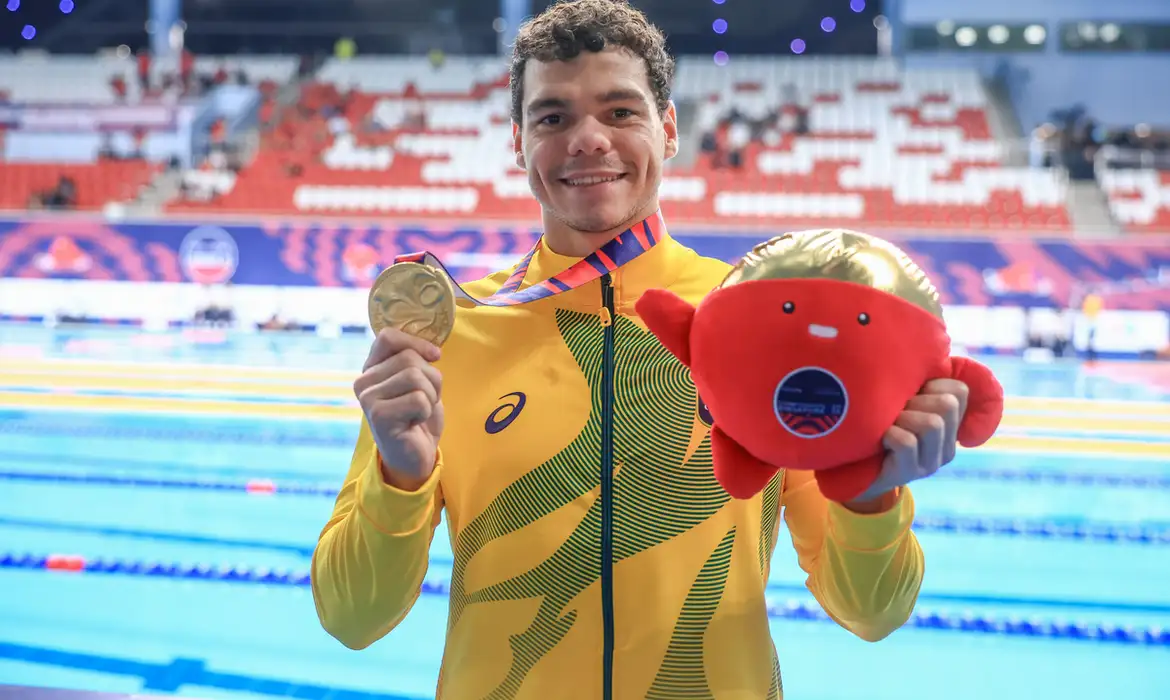 Gabriel Bandeira bate recorde e Carol Santiago conquista ouro