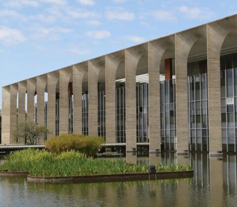 Imagem do post Itamaraty diz que Brasil “não se curvará” a novas sanções dos EUA