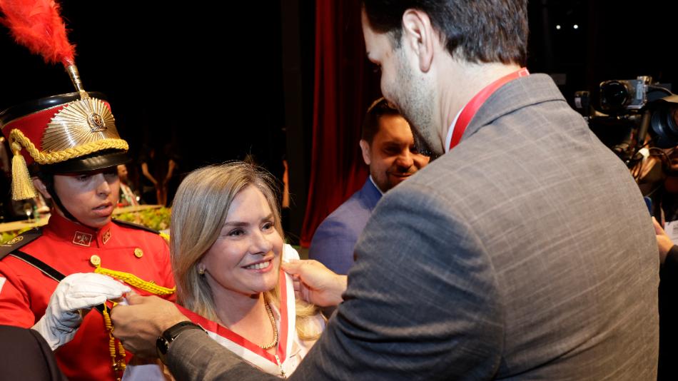 Ivana Bastos recebe maior honraria da Assembleia de Minas em solenidade marcante