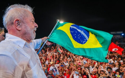 Imagem do post Lula manda mensagem de apoio após manifestações: “Do lado do povo”
