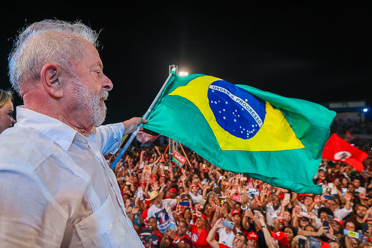 Lula manda mensagem de apoio após manifestações: “Do lado do povo”