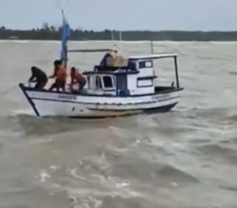 Imagem do post Três pescadores são resgatados após cinco dias à deriva no sul da Bahia
