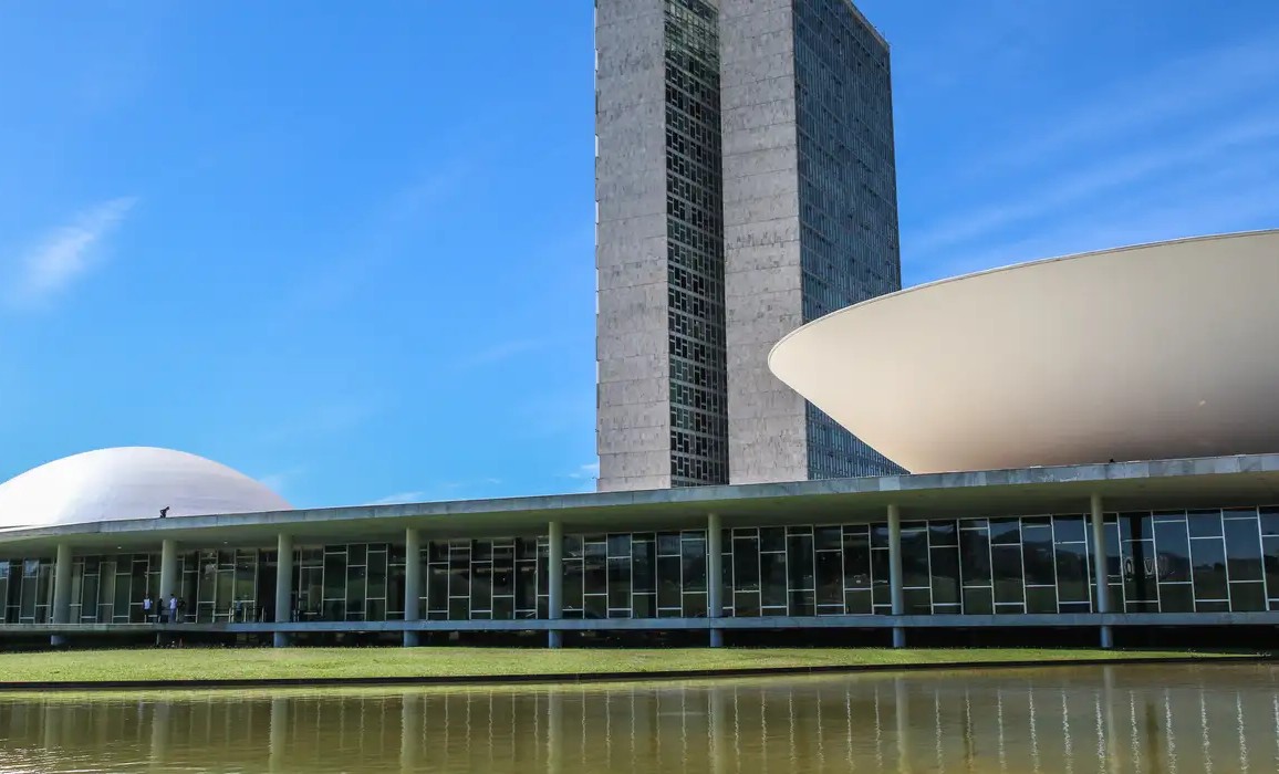 PL avança e põe em risco aborto legal de vítimas menores