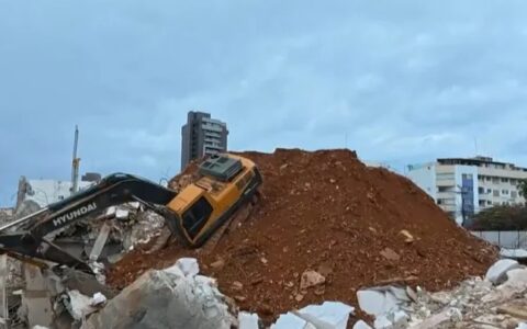 Imagem do post Urgente: Antigo prédio de faculdade desaba e atinge casas no Rio Vermelho, em Salvador
