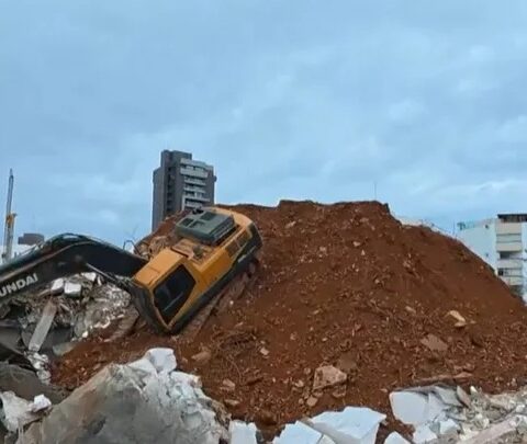 Imagem do post Urgente: Antigo prédio de faculdade desaba e atinge casas no Rio Vermelho, em Salvador
