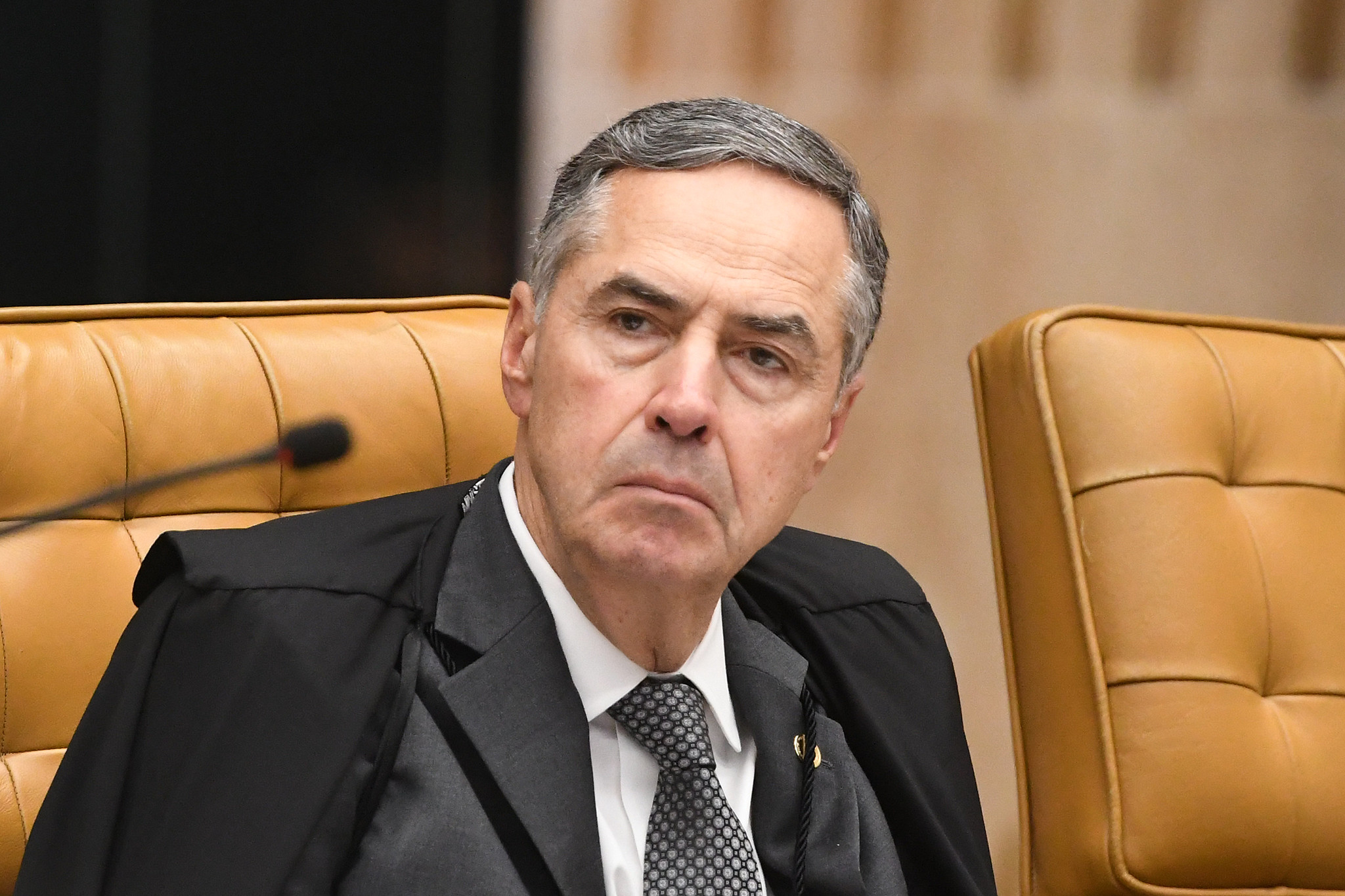 Barroso deixa hospital em Brasília após internação de urgência