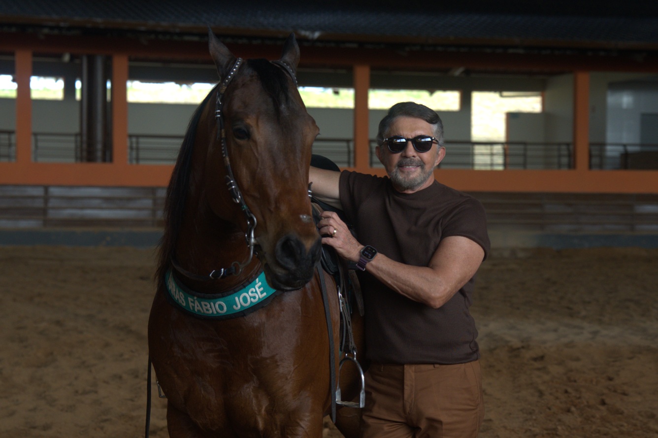 Adelmario Coelho lança EP Vaquejada e Cavalgada Ao Vivo Volume 1