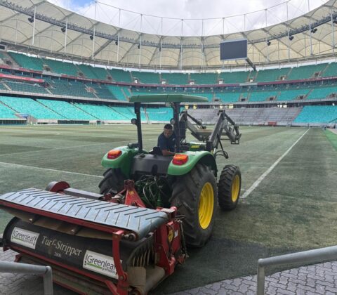 Imagem do post Arena Fonte Nova inicia troca total do gramado