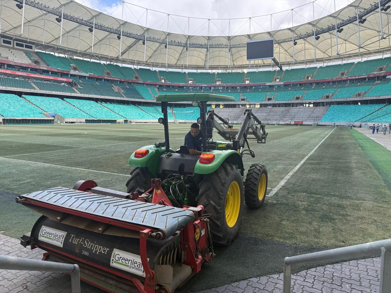 Arena Fonte Nova inicia troca total do gramado