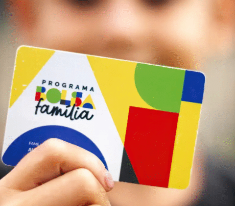 Imagem do post 2 milhões de famílias saem do Bolsa Família em 2025; entenda