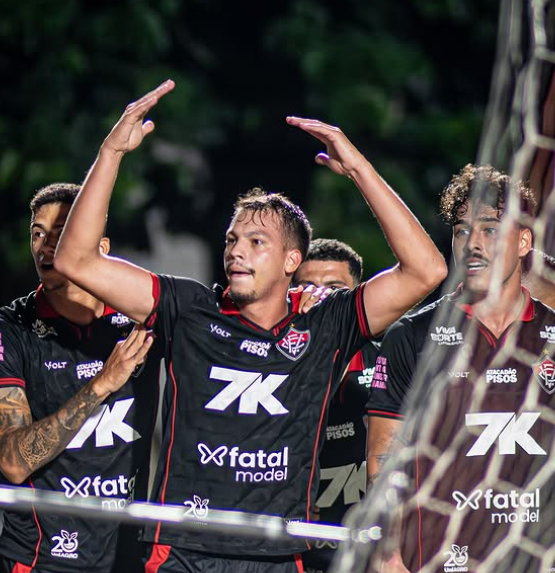 Zé Marcos brilha e Leão conquista vitória crucial no Barradão