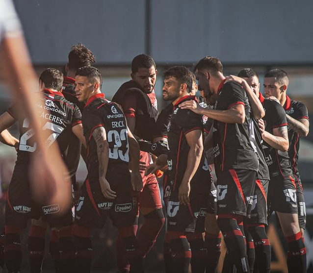 Vasco vence em jogo insano: Vitória leva virada no fim