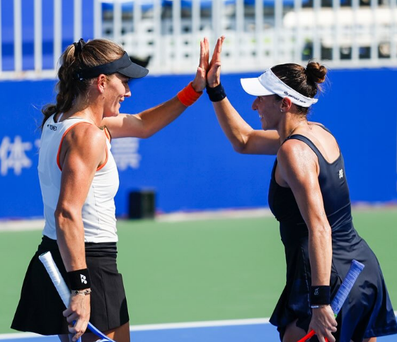 Luisa Stefani vence na estreia do WTA 1000 de Wuhan