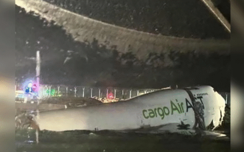 Imagem do post Tragédia em Hong Kong: Avião cai no mar após pouso falho e deixa mortos