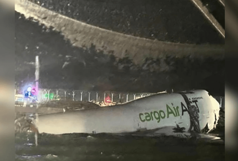 Tragédia em Hong Kong: Avião cai no mar após pouso falho e deixa mortos