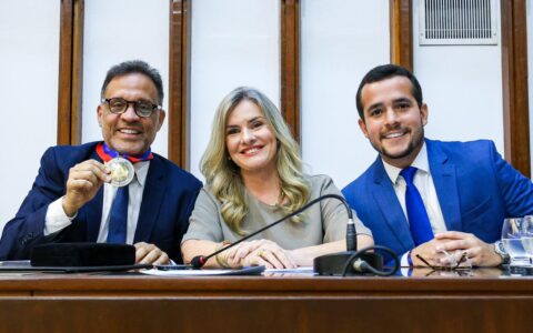 Imagem do post Comenda 2 de Julho: Ivana Bastos elogia atuação do comunicador Zé Eduardo