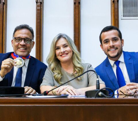 Imagem do post Comenda 2 de Julho: Ivana Bastos elogia atuação do comunicador Zé Eduardo