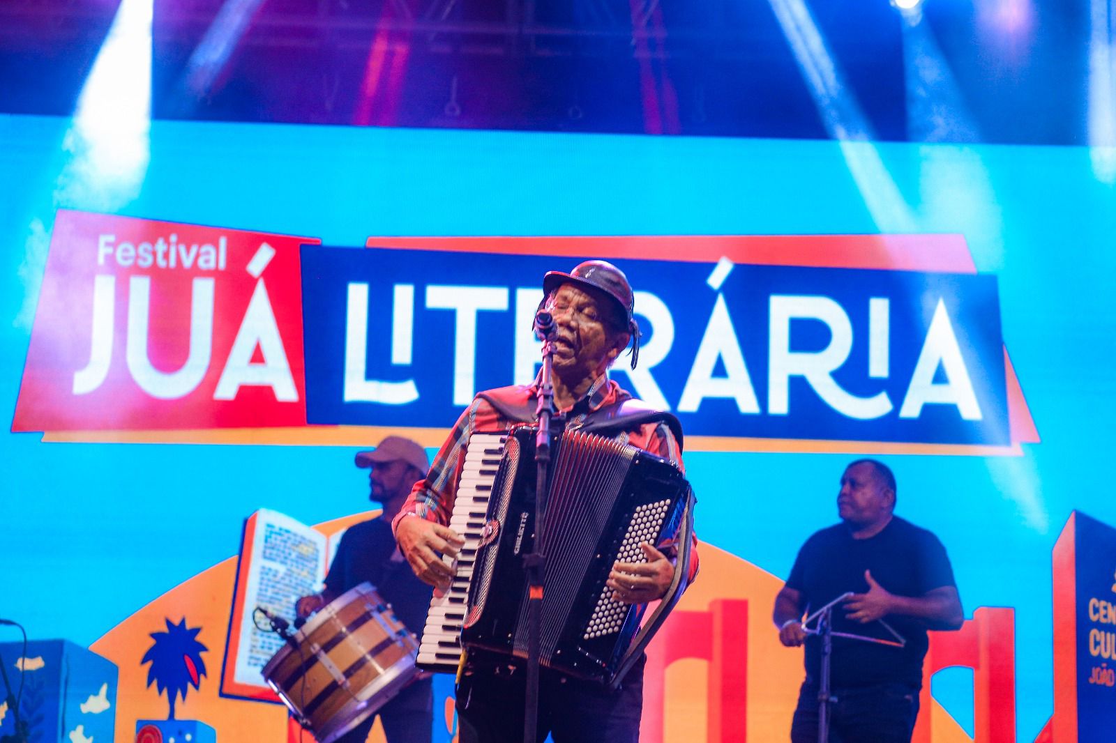 Letícia Sabatella, Targino Gondim e Jackson Costa movimentam Juazeiro no segundo dia do Juá Literária