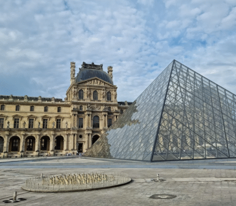 Imagem do post Roubo no Louvre: Mais 5 suspeitos são presos em Paris