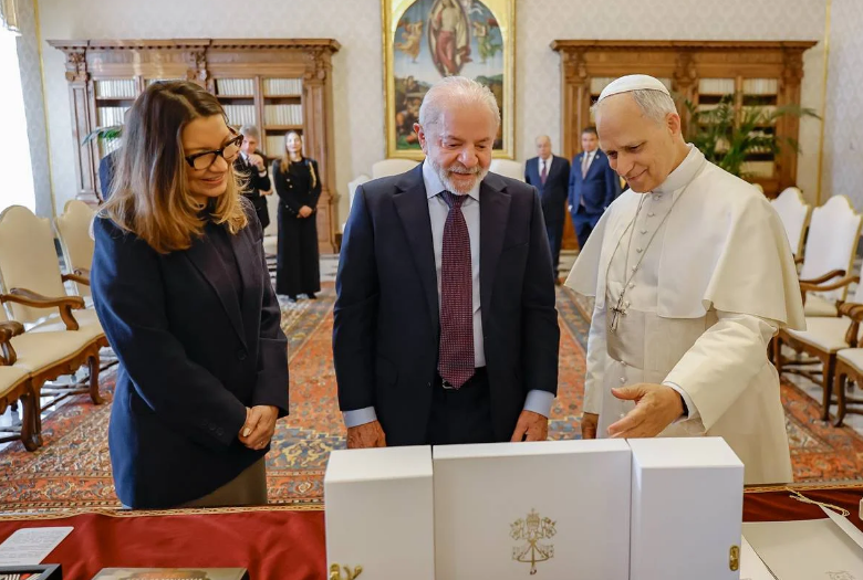 Lula se encontra com o Papa e revela convite para a COP30