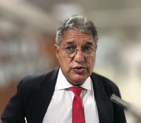 Imagem do post Rosemberg critica ACM Neto por demora em se posicionar sobre PEC da Blindagem