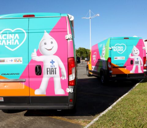 Imagem do post Governo entrega micro-ônibus e Vacina Móvel para ampliar saúde no interior da Bahia