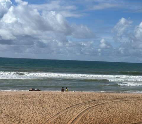 Imagem do post Mãe desaba em aniversário e espera milagre após afogamento do filho em praia de Salvador