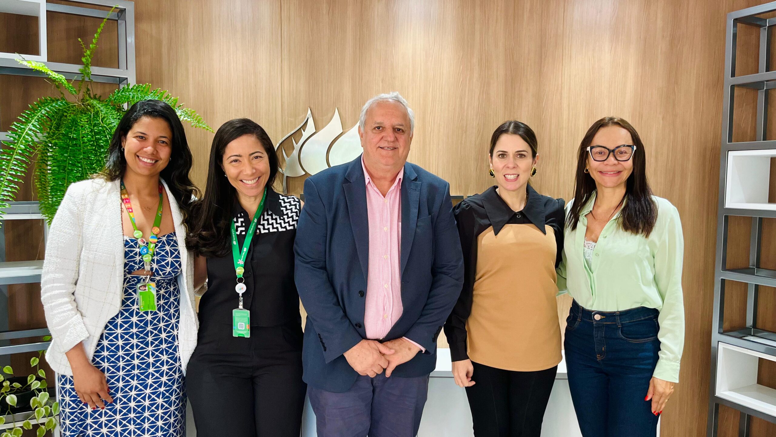 Camaçari pode ganhar sistema elétrico mais moderno após reunião entre Ivoneide Caetano, Coelba e Sesp