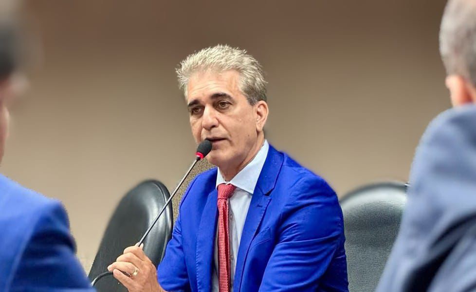Robinson Almeida sugere ao MP que investigue possível ‘farra das bolsas de estudo’ na prefeitura