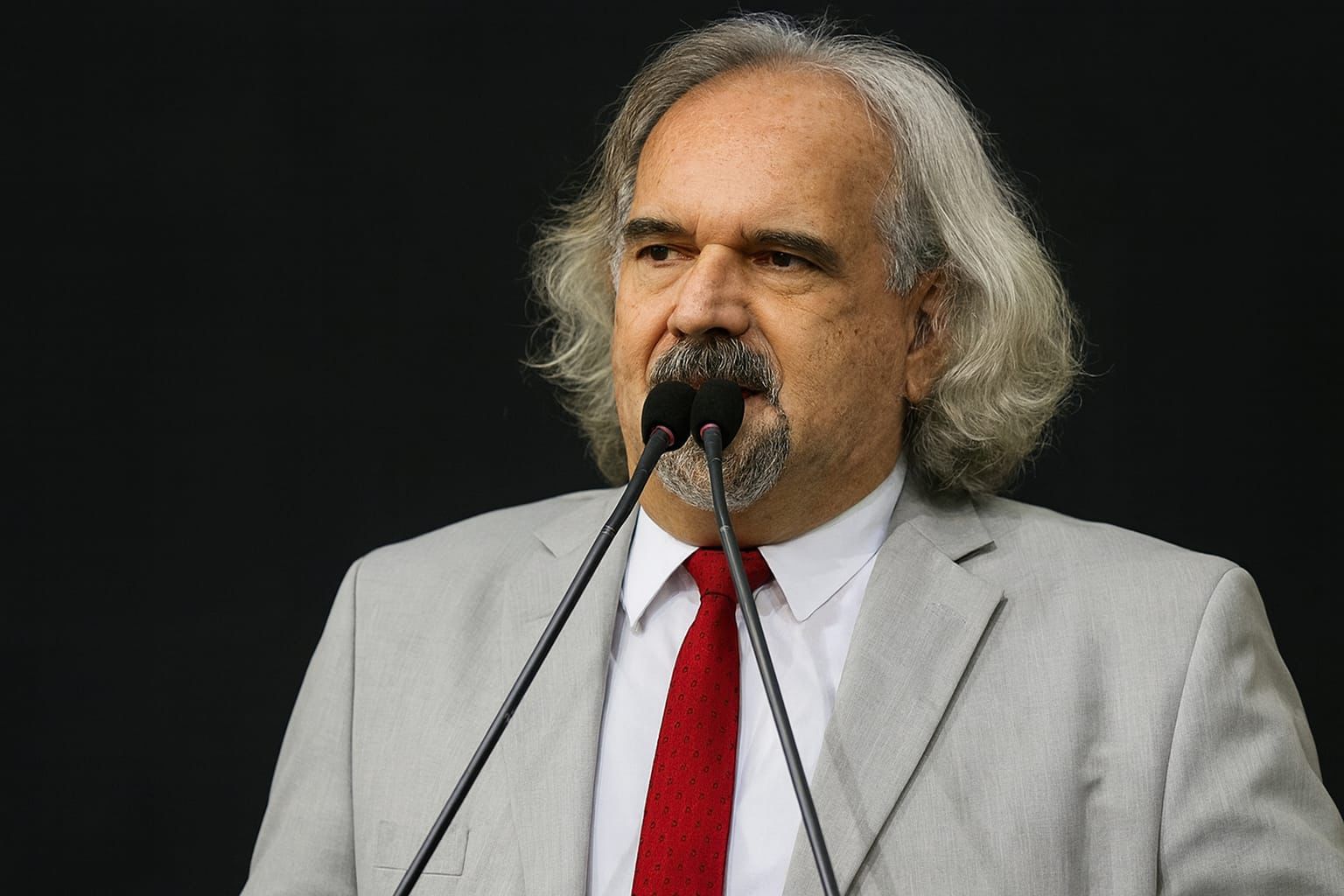 “Turma de ACM Neto protege Bets e ricos na Câmara”, critica deputado Marcelino Gallo