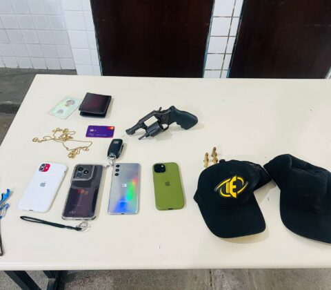 Imagem do post Suspeitos de roubo de carro são presos pela PM em Candeias