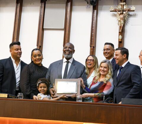 Imagem do post Ivana Bastos celebra entrega de título de Cidadão Baiano a Péricles