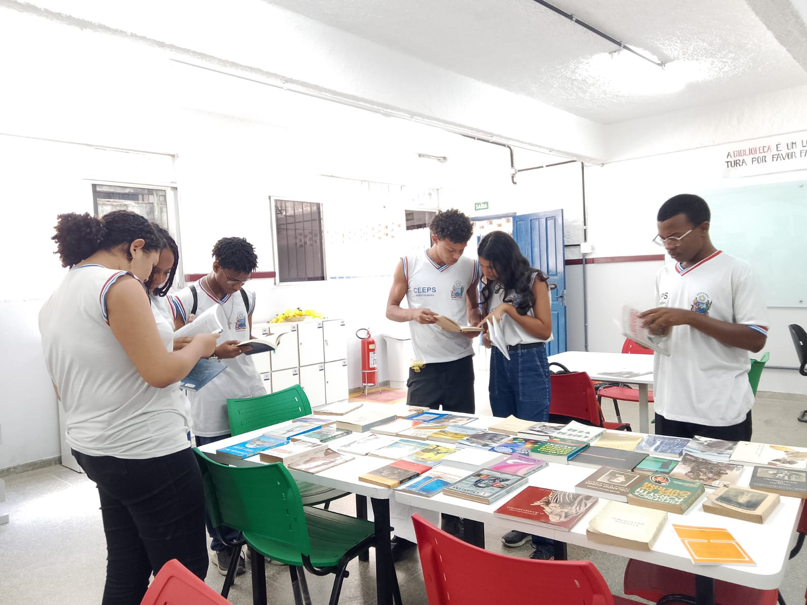 Escolas estaduais realizam atividades em homenagem à Semana Nacional do Livro e da Biblioteca
