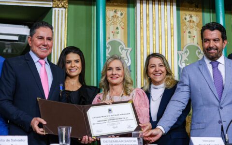 Imagem do post Ivana Bastos prestigia homenagem ao desembargador José Rotondano com a Medalha Thomé de Souza