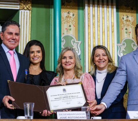 Imagem do post Ivana Bastos prestigia homenagem ao desembargador José Rotondano com a Medalha Thomé de Souza