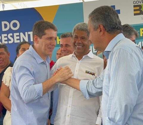 Imagem do post Zé Cocá e Rui Costa selam a paz em Jequié