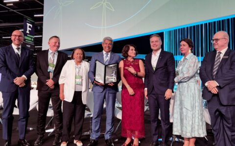 Imagem do post Bahia dispara na energia eólica e governador vira “Embaixador dos Ventos” em evento nacional