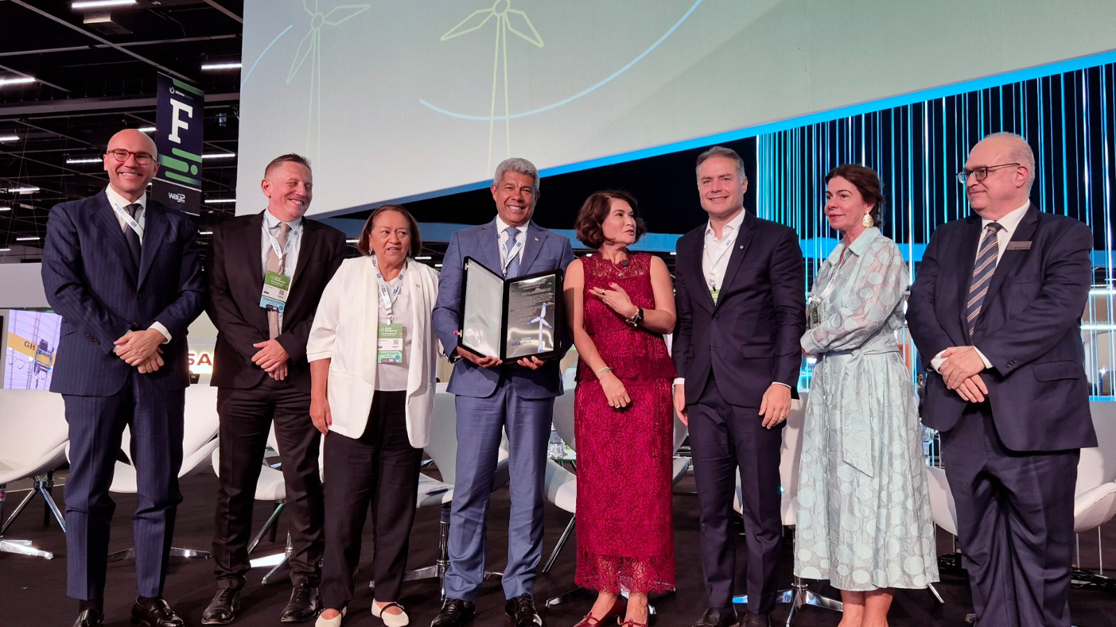 Bahia dispara na energia eólica e governador vira “Embaixador dos Ventos” em evento nacional