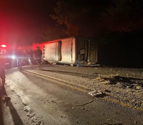 Imagem do post Tragédia na BR-423: ônibus com passageiros da Bahia tomba e deixa 15 mortos em Pernambuco