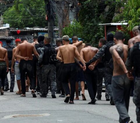 Imagem do post Megaoperação contra o CV tem 64 mortos, 81 presos e mais de 90 fuzis apreendidos