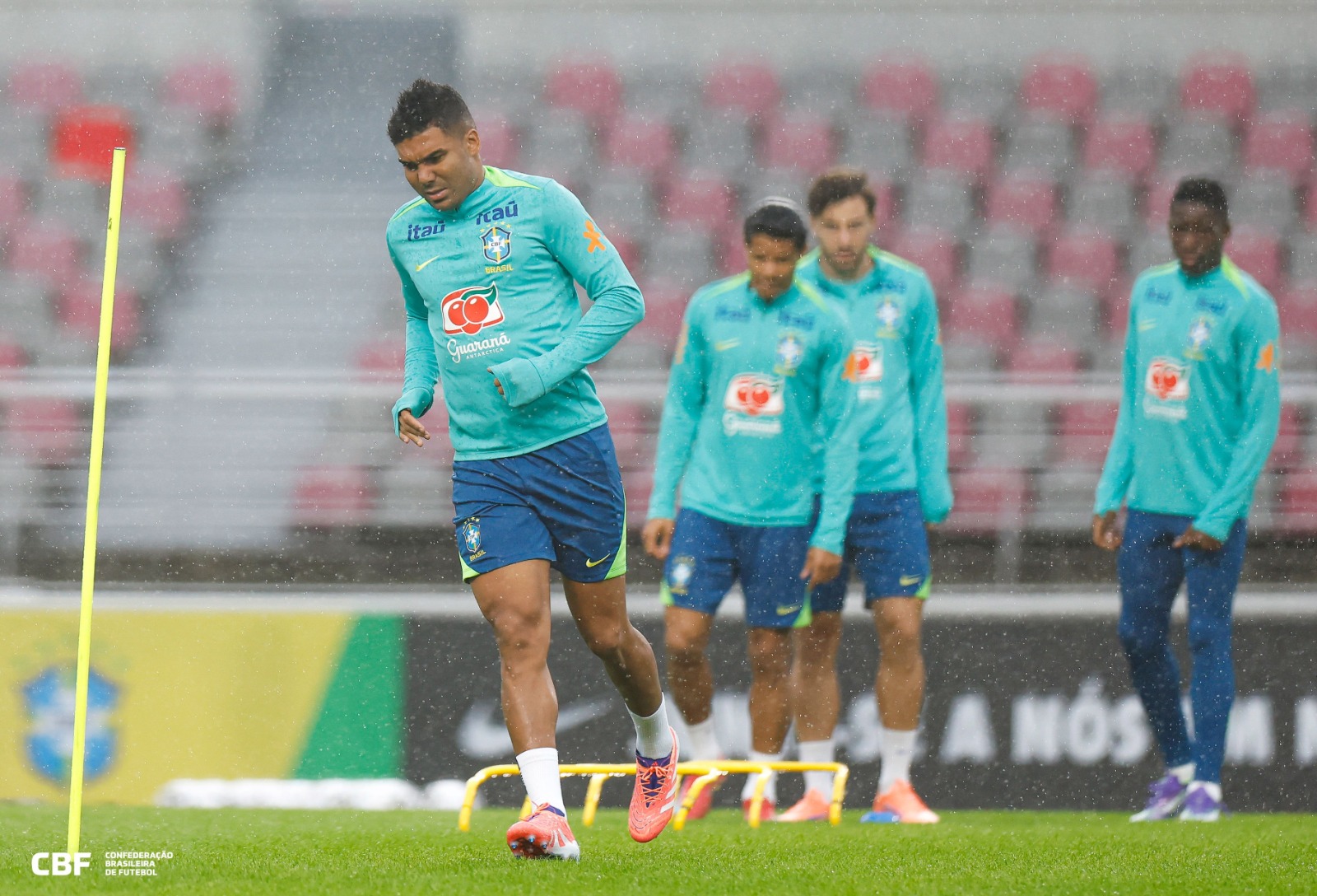 Seleção realiza primeiro treino para amistosos na Ásia